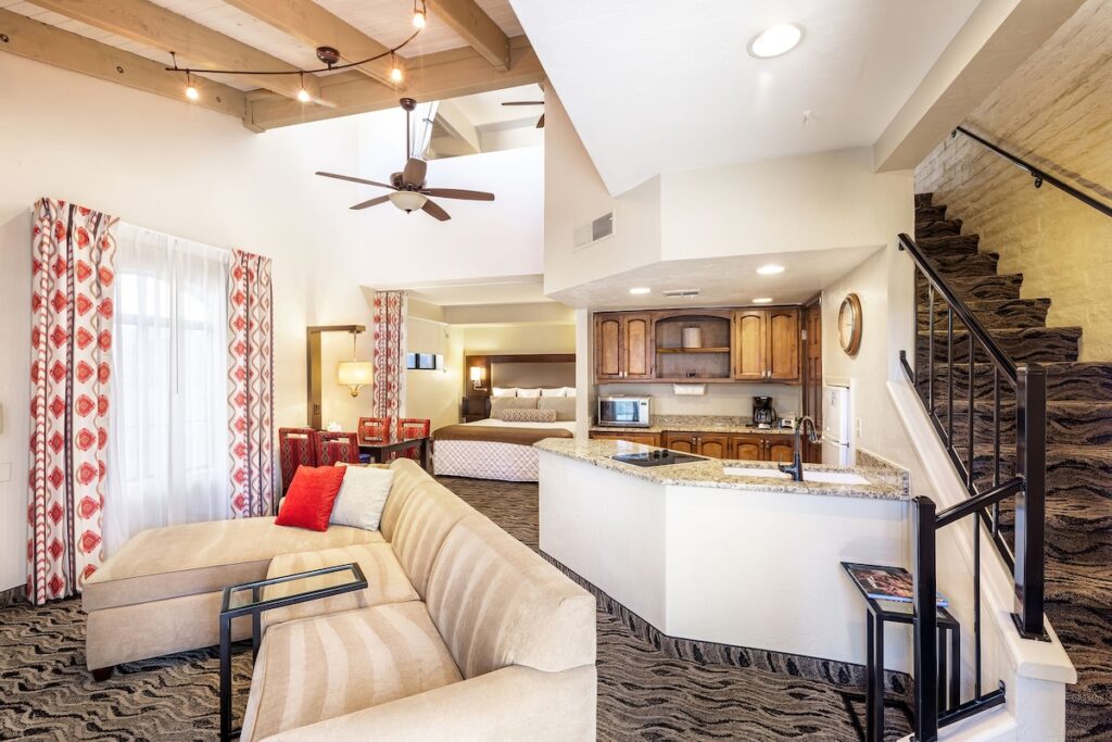Two-storey villa with open-plan living area, full kitchen and staircase at Scottsdale Camelback Resort